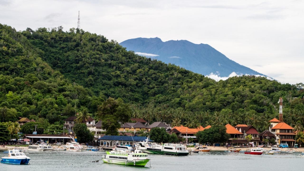 dreamstime_l_82630167 Padang Bai