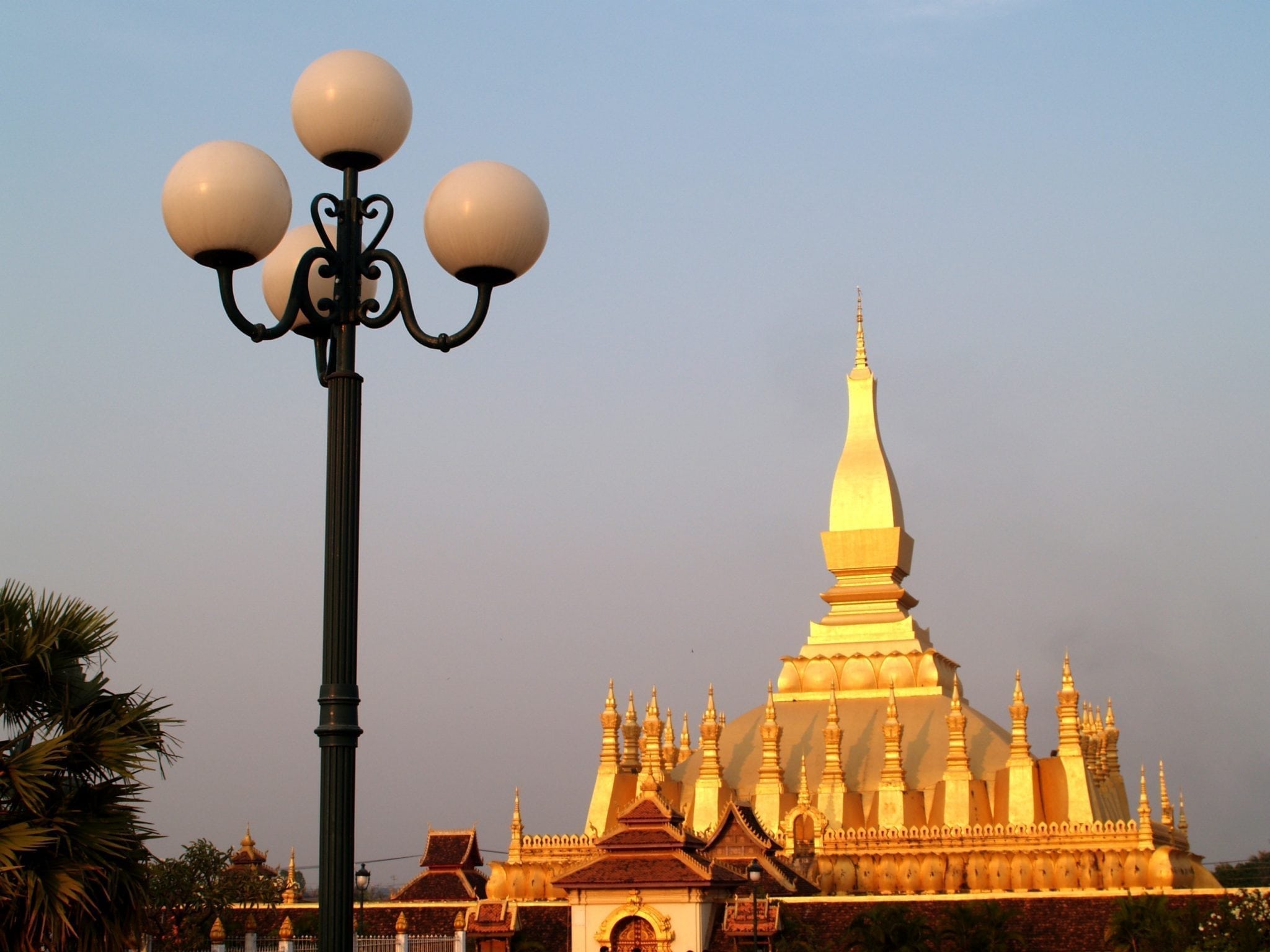 golden-pagoda VIENTIANE